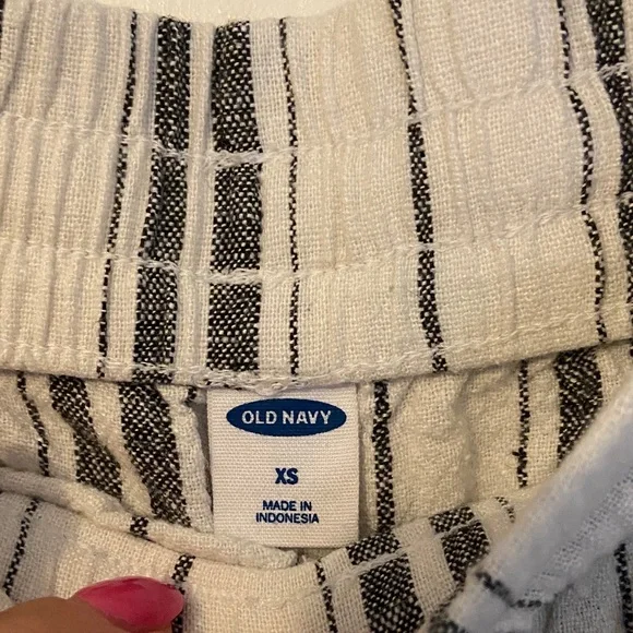 Old Navy Women's Striped Shorts - Black and White - Picture 2 of 3